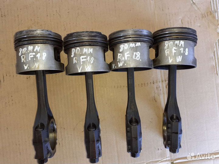 Поршень с шатуном Volkswagen Passat B3, B4 1.8 RF