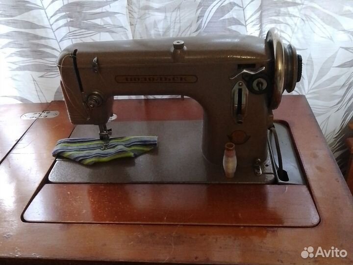 Швейная машина 