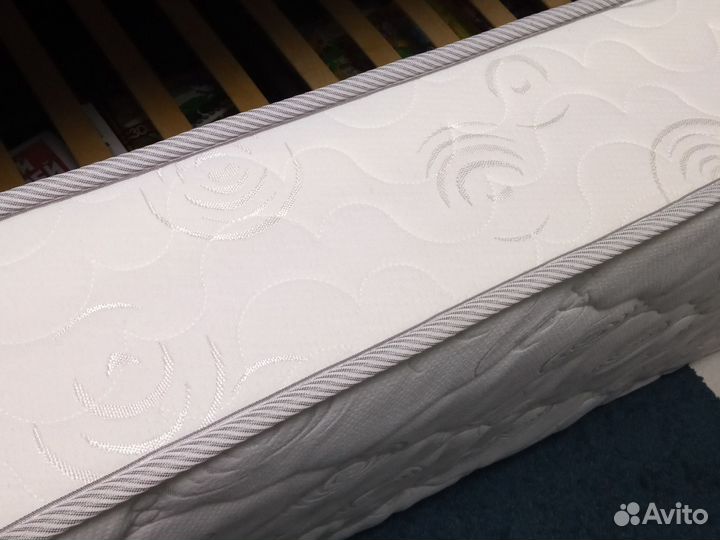 Двухъярусная кровать с матрасом