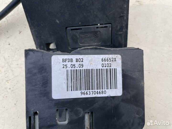 Блок предохранителей акб Peugeot 308