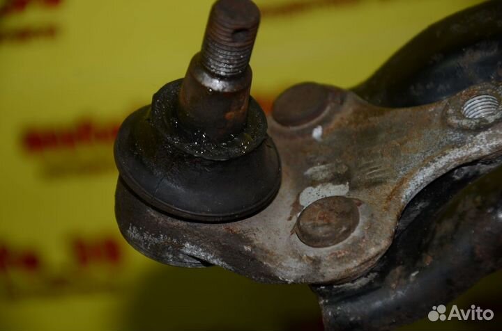 Рычаг передний правый Toyota Auris Corolla E150