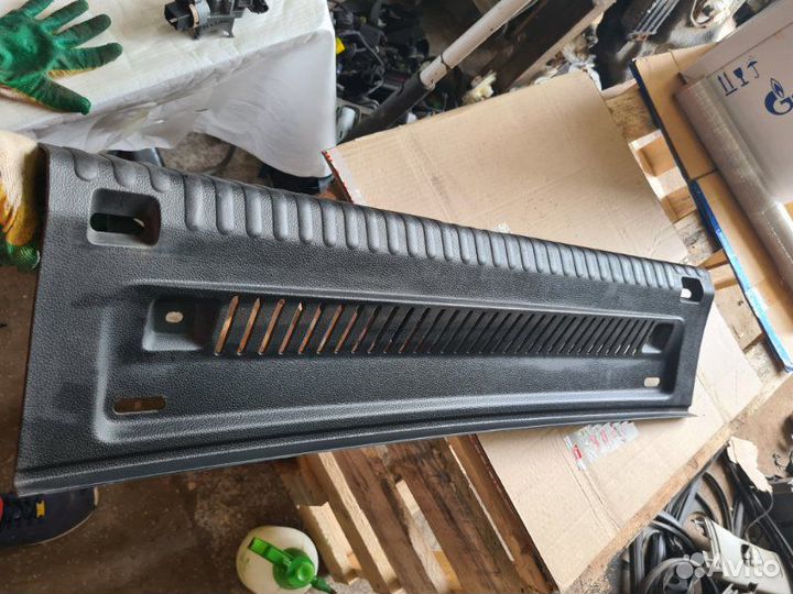 Обшивка багажника Volkswagen Tiguan 2010