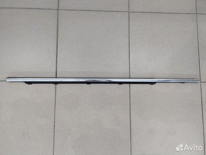 Уплотнитель стекла передней правой двери Santa Fe4