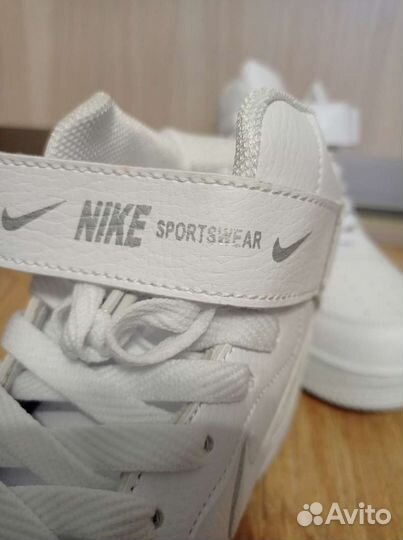 Кроссовки Nike новые 41