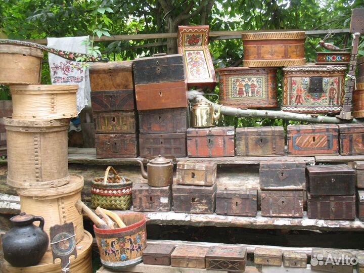 Сундучок маленький старинный окованный расписной