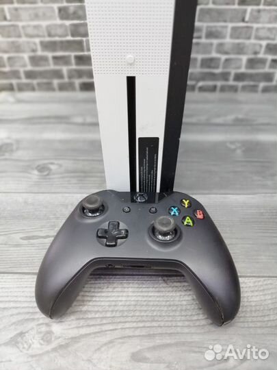 Игровая приставка xbox One S 500gb
