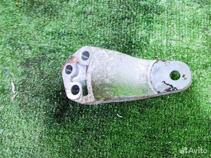 Кронштейн опоры двигателя правый KIA ceed (ED) 20