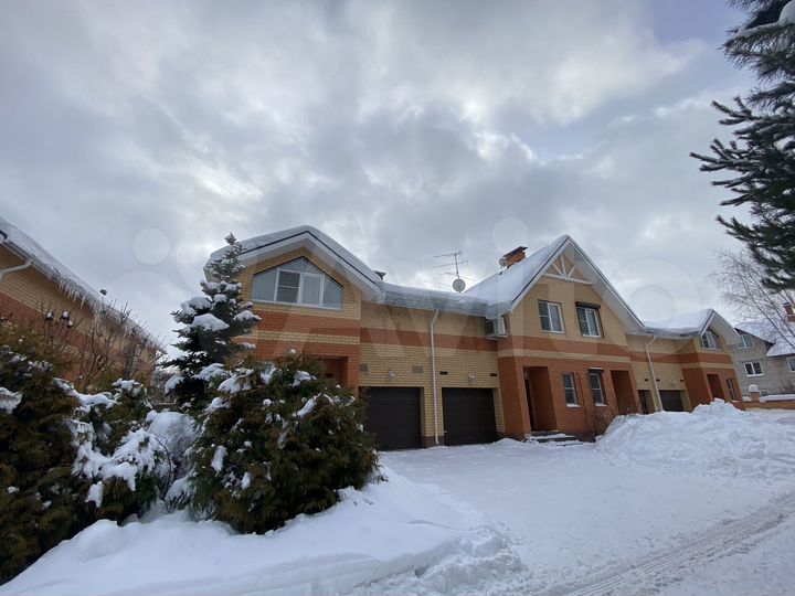 Таунхаус 220 м² на участке 3 сот.