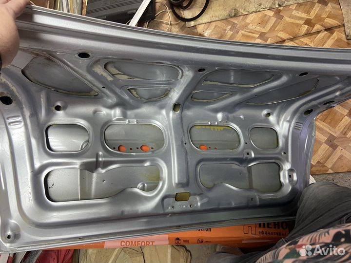 Продаю крышку багажника на hyundai accent