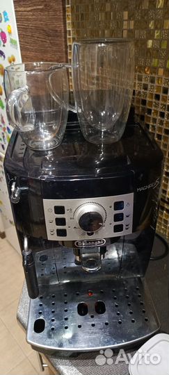 Кофемашина delonghi magnifica s