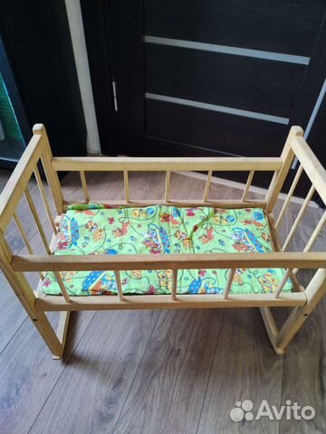 Игрушечная кроватка для кукол