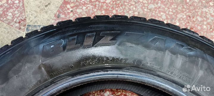 Bridgestone Blizzak DM-V1 225/65 R17