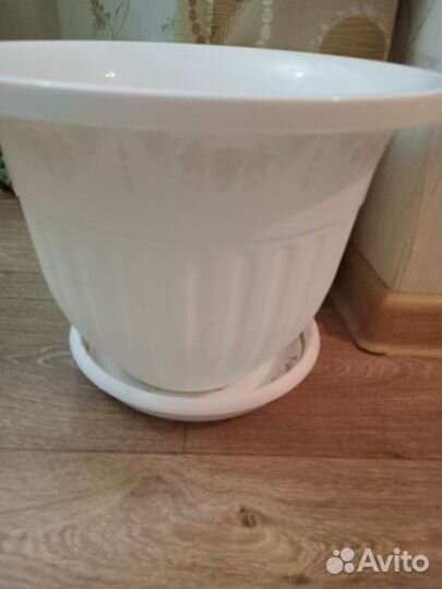 Горшок для цветов белый