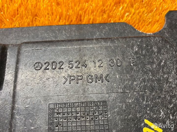 Защита двигателя левая Mercedes-Benz C-Class W202