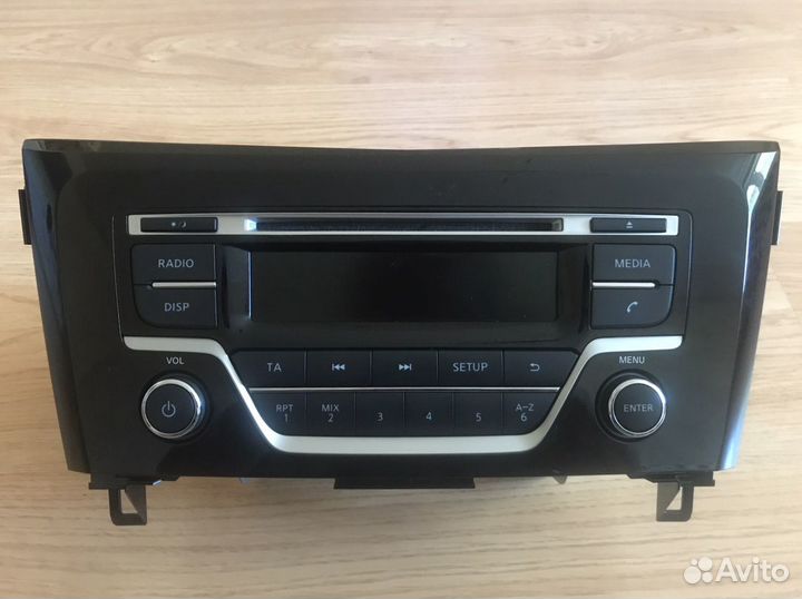 Штатное головное устройство на Nissan X-Trail