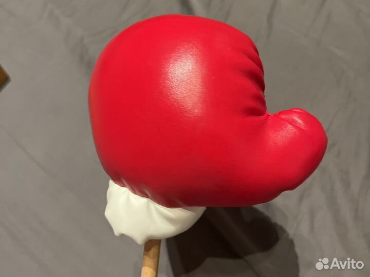 Боксерская перчатка на палке