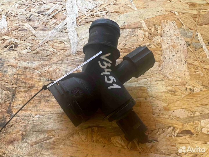 Фланец (тройник) системы охлаждения Volkswagen B6