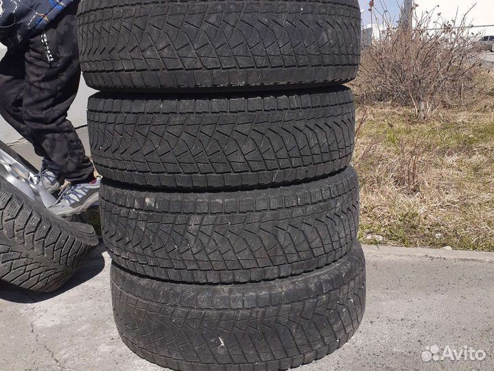 Bridgestone Blizzak DM-V3 215/65 R16