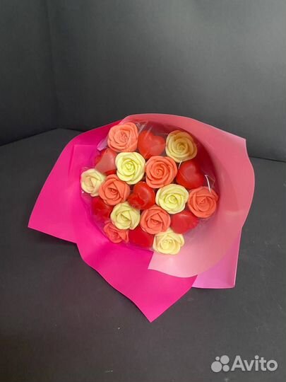 Шоколадные Розы и Сердца - 19 шт в Букете