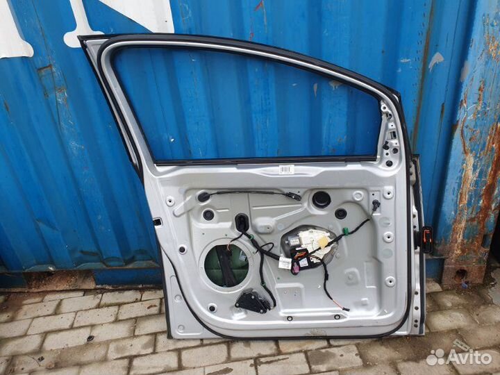 Дверь передняя левая Volkswagen Golf plus 1.6 BLP