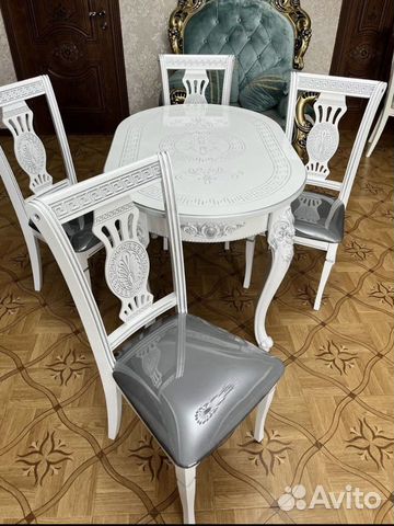 Стол и стулья новые