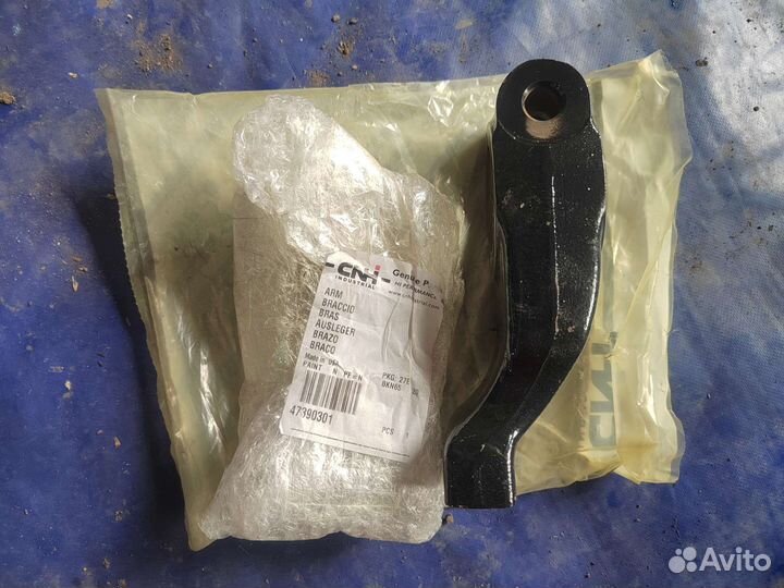 Кронштейн 47390301