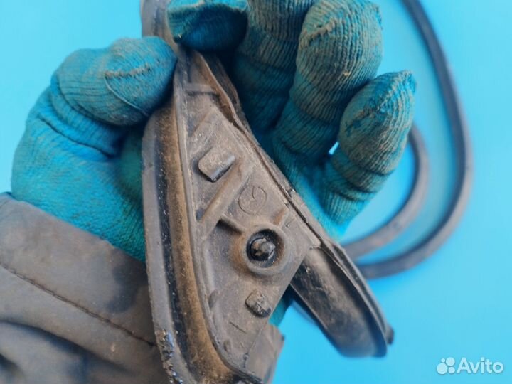 Уплотнитель двери передней левой для Mazda 3