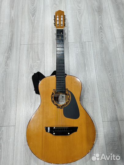 Акустическая гитара