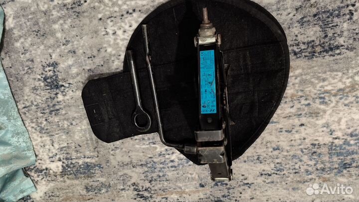 Набор инструментов домкрат балонник