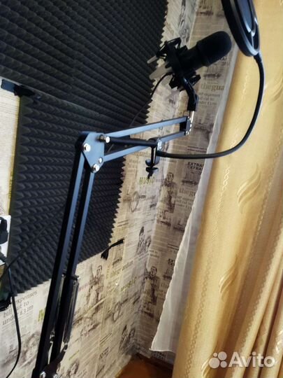 Студийный конденсаторный микрофон