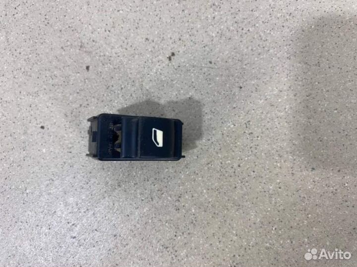 Кнопка стеклоподъемника Citroen C4 II 2011