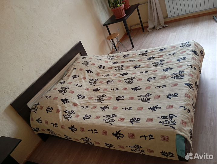 Кровать двухспальная с матрасом 160/200