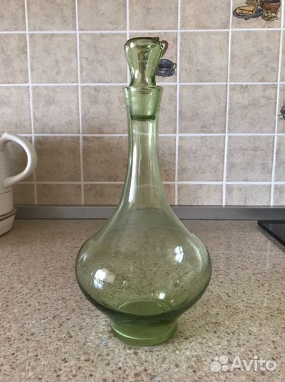 Графин из цветного стекла