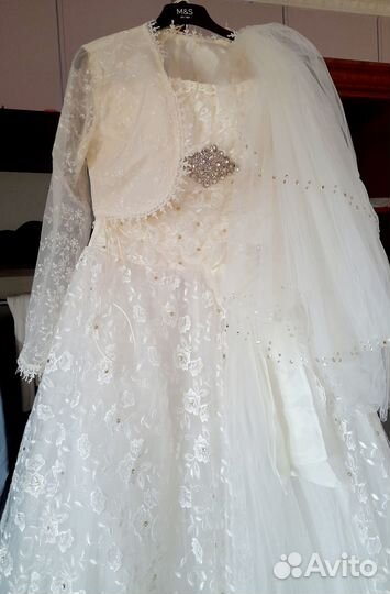 Свадебное платье 46 48 бу