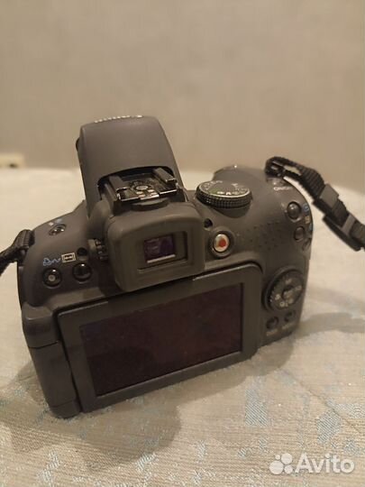 Цифровой фотоаппарат Canon PowerShot SX1 IS