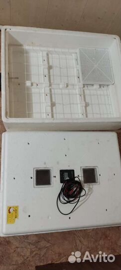 Инкубатор на 104 яйца