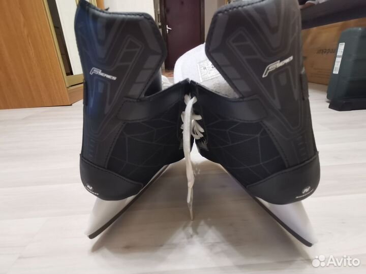 Коньки хоккейные