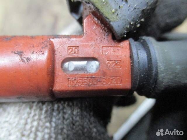 Форсунка топливная Mazda Demio DW 1999 195500-3020
