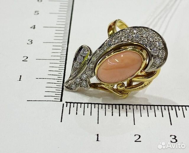 Золотое кольцо с камнем 18р