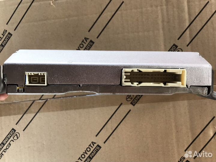 Усилитель Toyota Land Cruiser 200