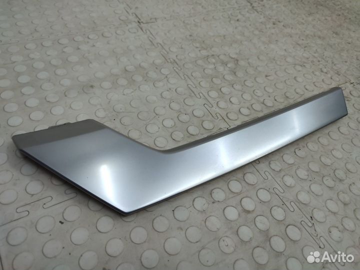 Молдинг решетки радиатора правый Mitsubishi