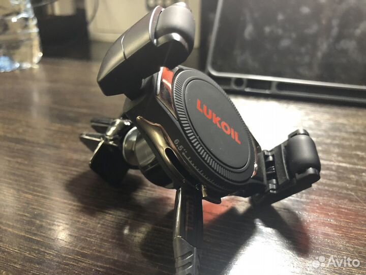 Беспроводная зарядка под телефон в автомобиль