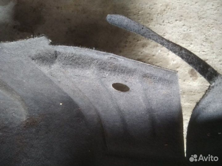 Обшивка багажника правая Mercedes