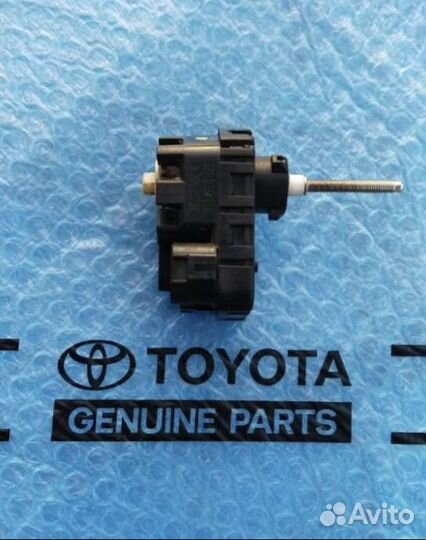 Корректор фары Toyota Land Cruiser 200