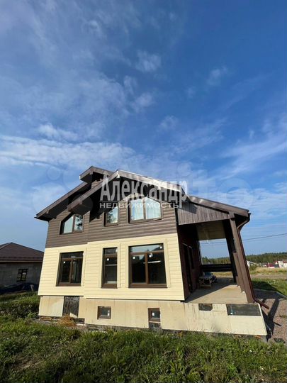 Дом 302 м² на участке 10 сот.