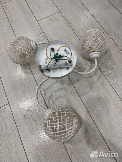 Продам люстру