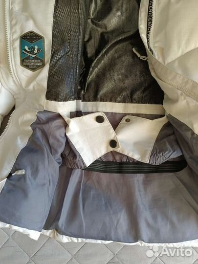 Горнолыжная куртка женская M