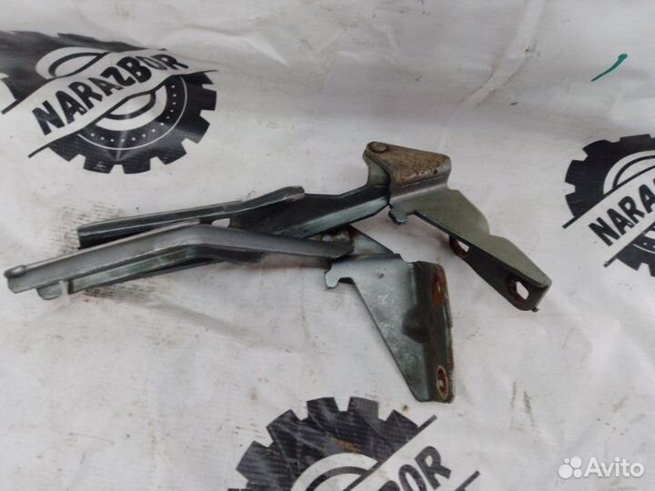 Петля капота Лада Приора 21126 2008