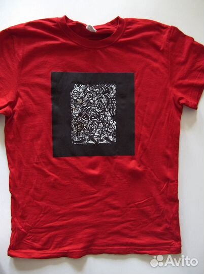 Абстрактный мерч катит