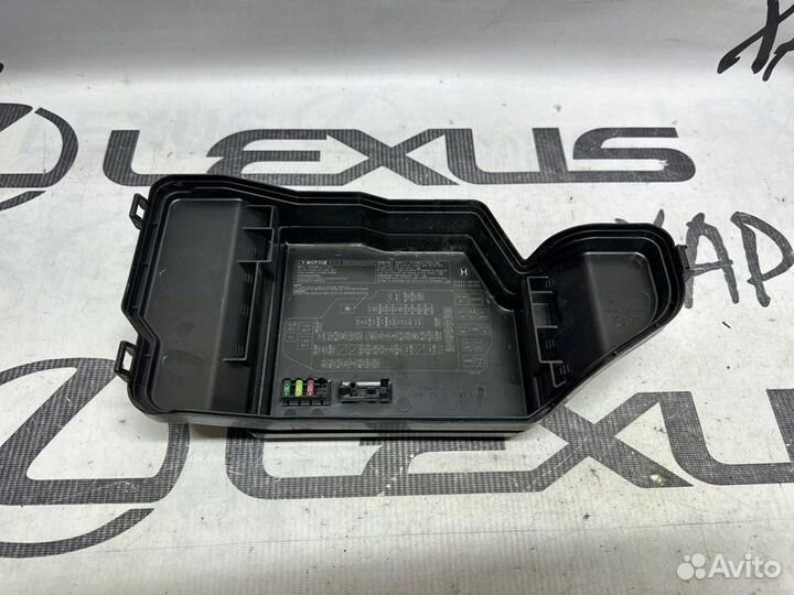 Крышка блока предохранителей Lexus Rx4 Rx200T